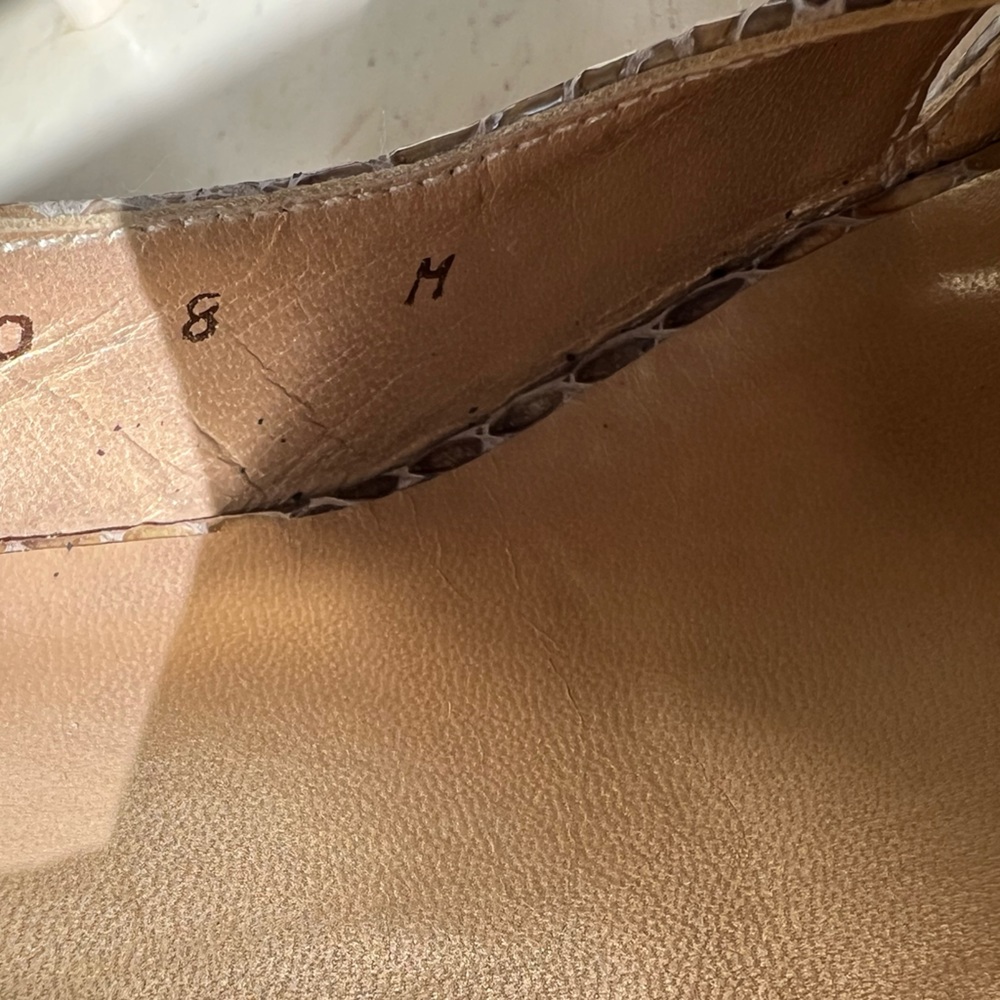 Size 8 Stuart Weitzman snakeskin heels - Picture 7 of 7